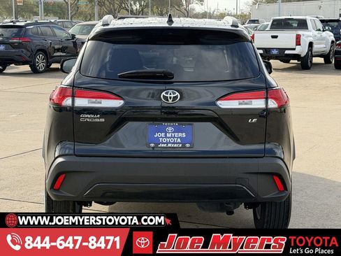 Used 2025 Toyota Corolla Cross LE image 8