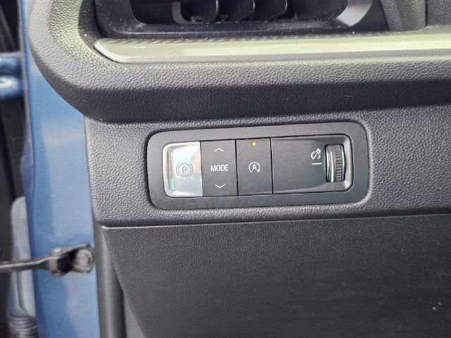 Used 2026 Chevrolet Traverse LT FWD image 32