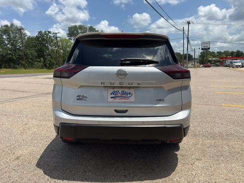 Used 2025 Nissan Rogue SV AWD/4WD image 9