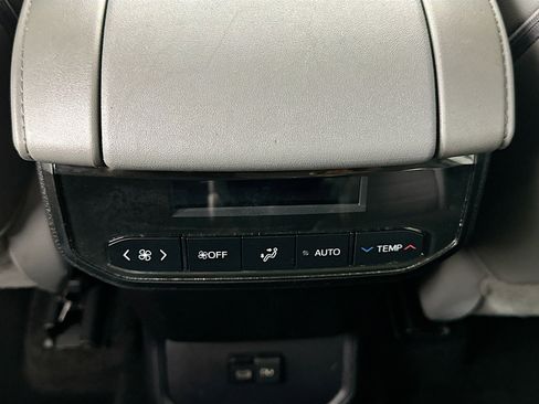 Used 2023 Toyota Highlander XLE image 27