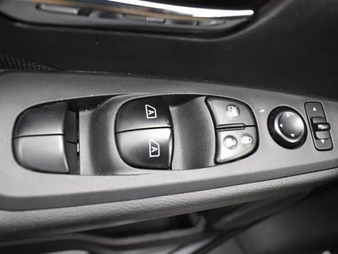 Used 2023 Nissan Kicks SV image 22