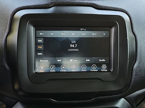 Used 2018 Jeep Renegade Latitude w/ Advanced Technology Group FWD image 19