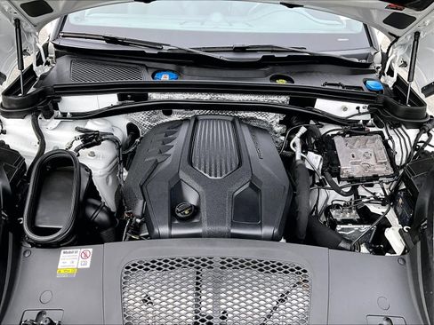 Used 2023 Porsche Macan Turbo AWD/4WD image 38