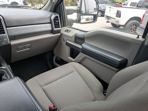 Certified 2021 Ford F250 XLT w/ XLT Premium Package AWD/4WD image 18