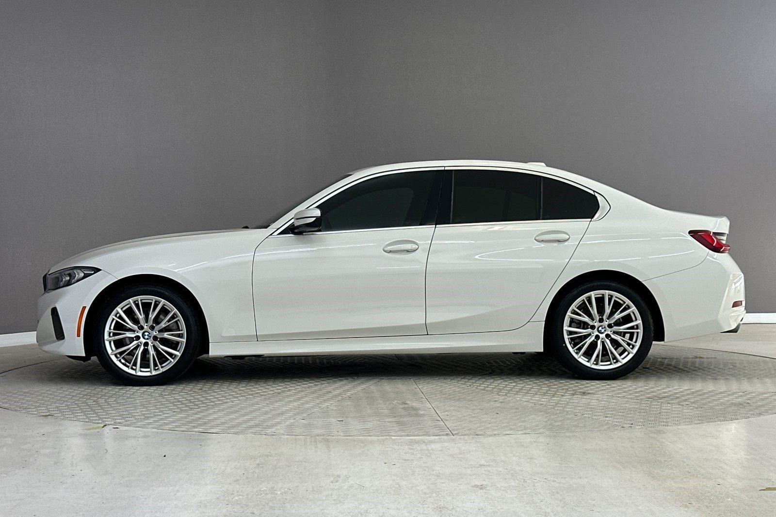 Certified 2024 BMW 330i Sedan w/ Convenience Package RWD image 2