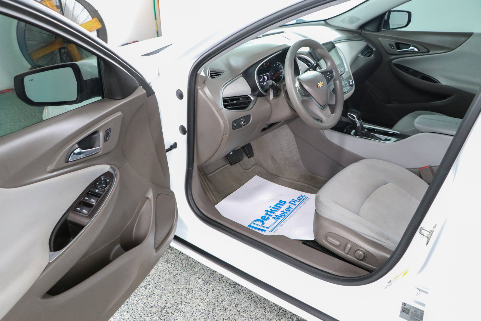 Used 2022 Chevrolet Malibu LT FWD image 3
