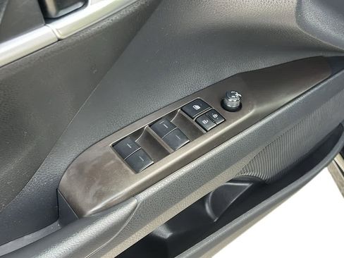 Used 2022 Toyota Camry SE image 24