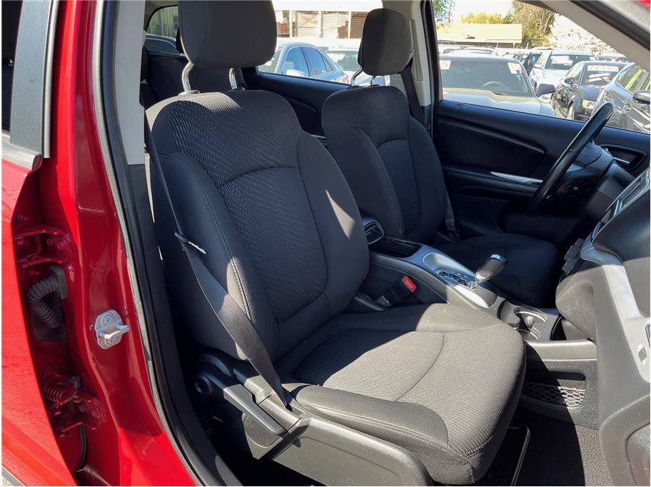 Used 2018 Dodge Journey SXT w/ Connectivity Group FWD image 10