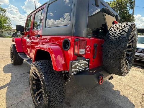 Used 2015 Jeep Wrangler Unlimited Sahara w/ Connectivity Group AWD/4WD image 5