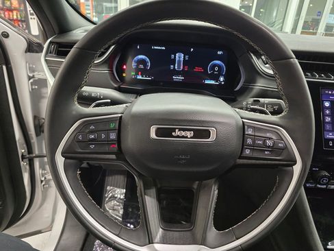 Used 2023 Jeep Grand Cherokee Altitude image 17