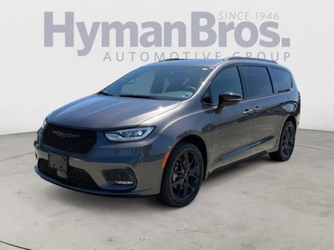 Used 2023 Chrysler Pacifica Limited w/ Uconnect Theater Family Group AWD/4WD image 7