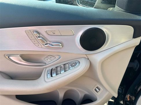 Used 2022 Mercedes-Benz GLC 300 image 26