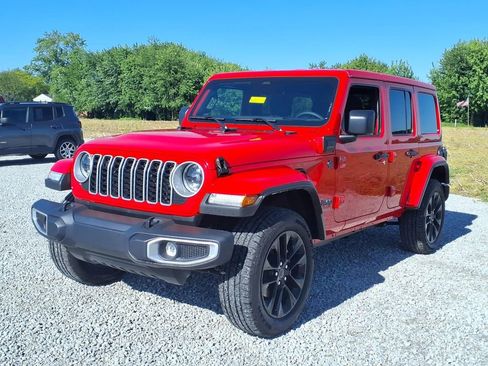 Used 2025 Jeep Wrangler Unlimited Sahara w/ Safety Group AWD/4WD image 10