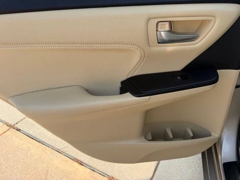 Used 2016 Toyota Camry XLE FWD image 13