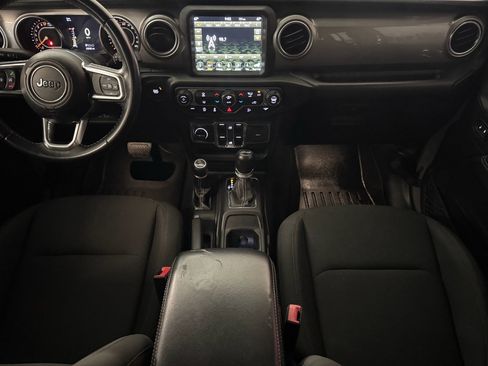 Used 2018 Jeep Wrangler Unlimited Sahara AWD/4WD image 19