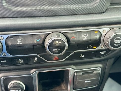 Used 2023 Jeep Gladiator Sport AWD/4WD image 17