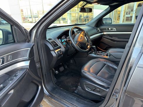 Used 2017 Ford Explorer XLT w/ Equipment Group 202A image 13