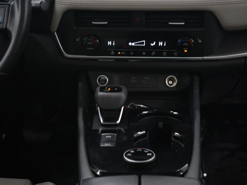 Used 2023 Nissan Rogue SV w/ SV Premium B Package AWD/4WD image 18