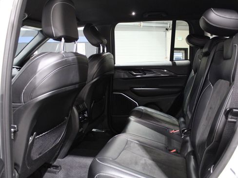 Used 2022 Jeep Grand Cherokee Altitude image 17