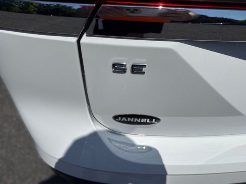 Used 2024 Volkswagen Atlas SE AWD/4WD image 23