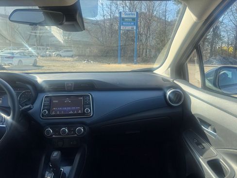 Used 2025 Nissan Versa SV image 33