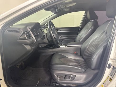 Used 2019 Toyota Camry SE image 11