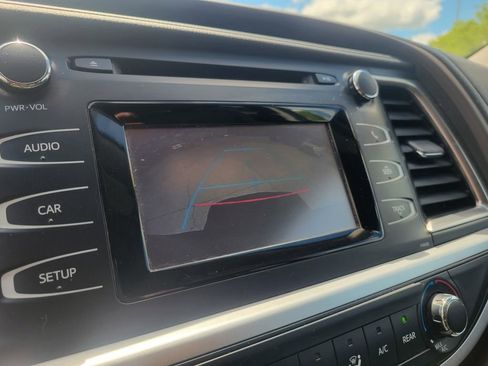 Used 2014 Toyota Highlander LE FWD image 55
