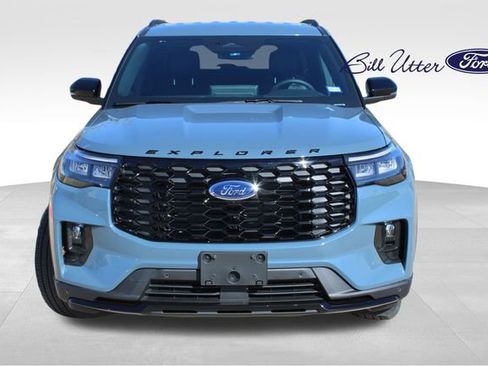 Used 2025 Ford Explorer ST-Line w/ Premium Package image 2