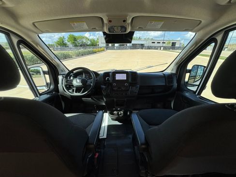 Used 2025 RAM ProMaster 2500 w/ Convenience Group image 32
