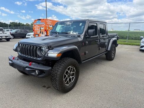 Used 2025 Jeep Gladiator Rubicon AWD/4WD image 2