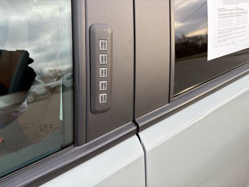 Used 2023 Ford Maverick Lariat w/ Lariat Luxury Package image 11