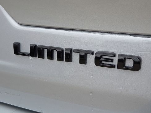 New 2025 Jeep Grand Cherokee Limited w/ Black Appearance Package AWD/4WD image 9