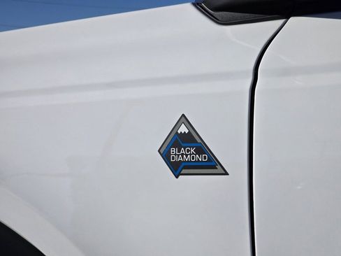 Used 2024 Ford Bronco Black Diamond image 11