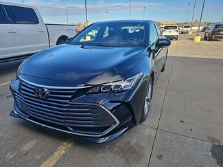 Used 2019 Toyota Avalon XLE video 2