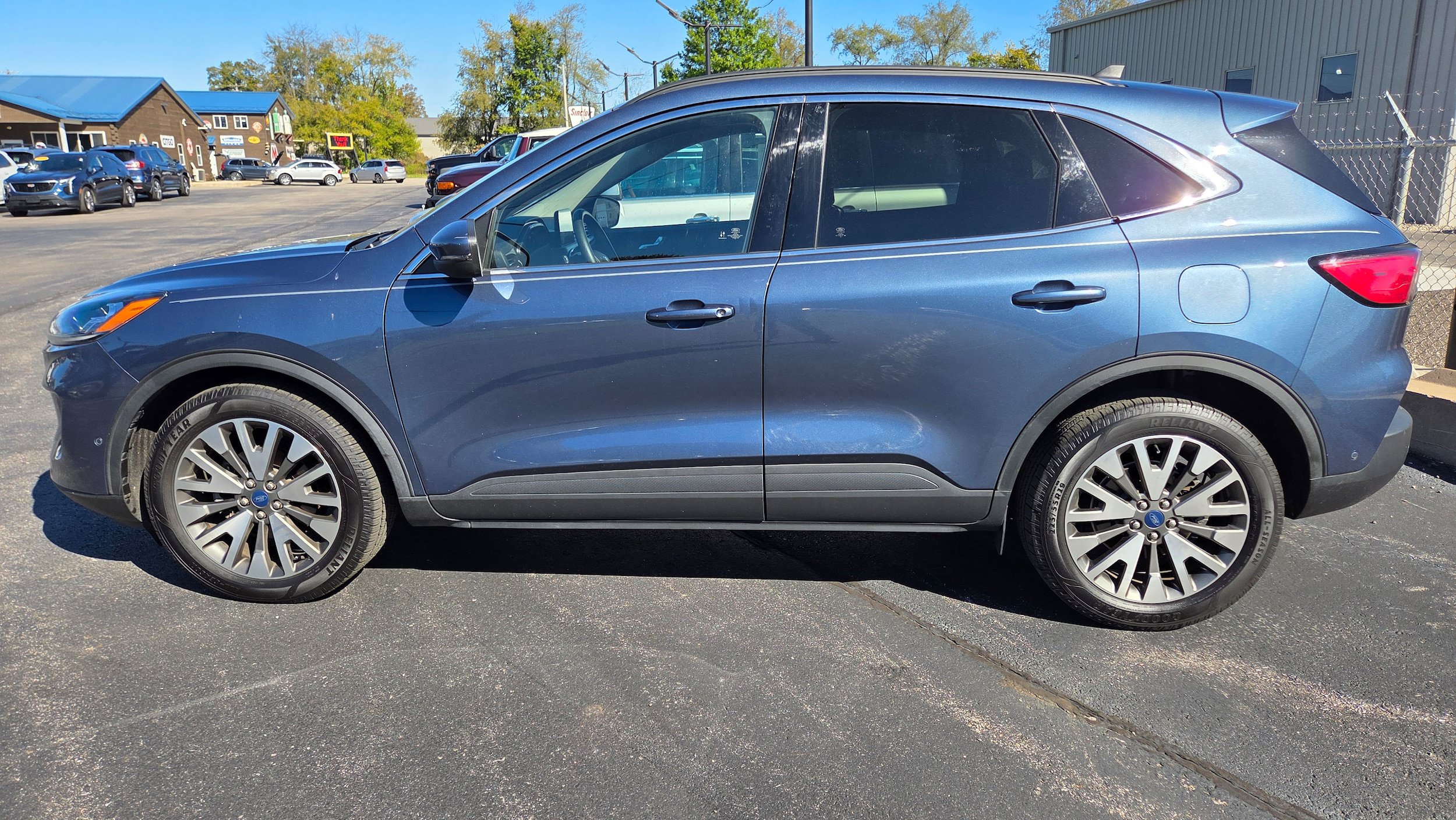 Used 2020 Ford Escape Titanium w/ Titanium Premium Package 2.0 AWD/4WD image 8
