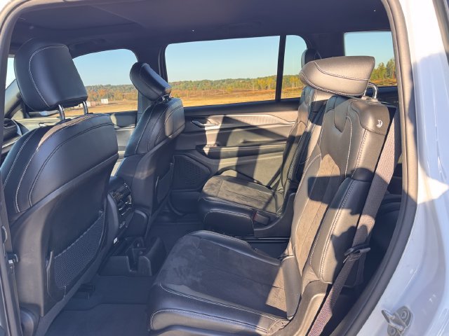 Used 2023 Jeep Grand Cherokee L Laredo AWD/4WD image 31