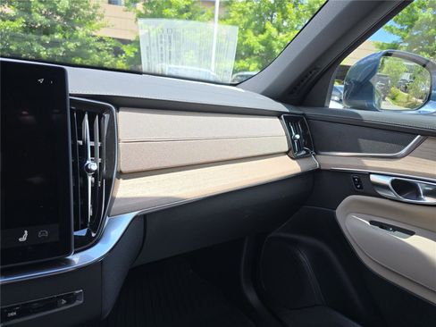 Used 2026 Volvo XC90 B5 Core w/ Protection Package Premier AWD/4WD image 24