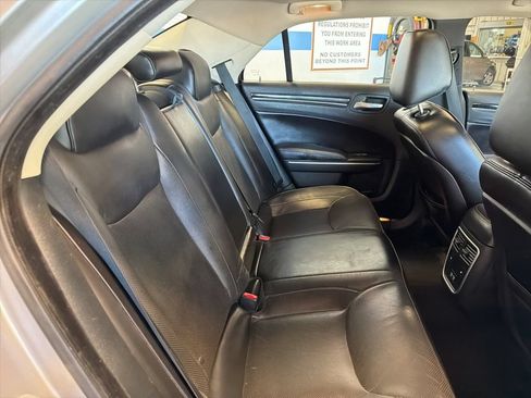Used 2018 Chrysler 300 Limited AWD/4WD image 29