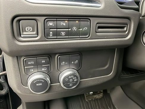 Certified 2022 GMC Yukon SLT w/ SLT Luxury Package image 12