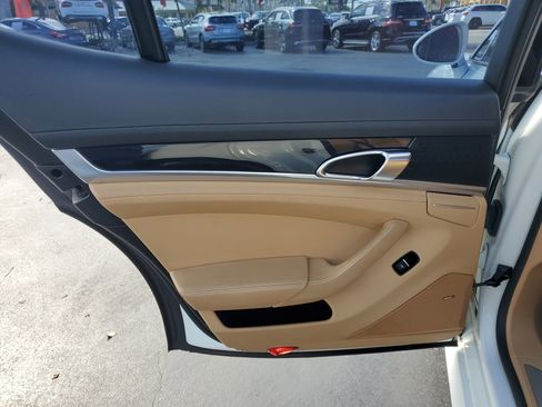 Used 2016 Porsche Panamera 4 Edition image 34