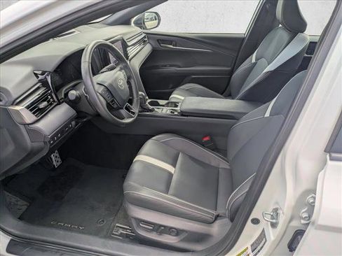 Used 2025 Toyota Camry SE w/ Convenience Package image 14