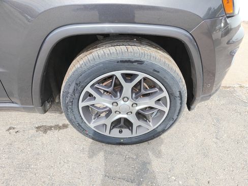 Used 2018 Jeep Grand Cherokee Limited AWD/4WD image 3