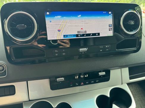 Used 2022 Mercedes-Benz Sprinter 2500 image 45