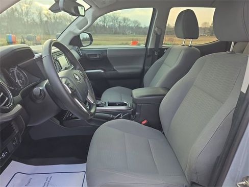 Used 2019 Toyota Tacoma SR5 image 18