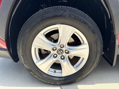 Used 2019 Toyota RAV4 LE w/ Carpet Mat Package AWD/4WD image 41
