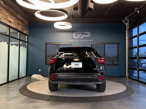 Used 2025 Chevrolet Trax LS w/ LS Convenience Package image 4