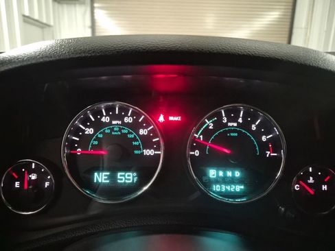 Used 2015 Jeep Wrangler Unlimited Sahara w/ Connectivity Group image 22