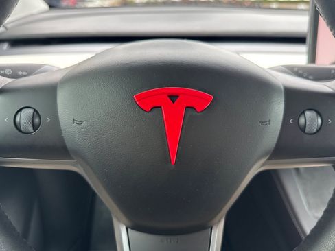Used 2022 Tesla Model Y Long Range image 26