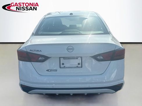 Used 2025 Nissan Altima 2.5 SV FWD image 7