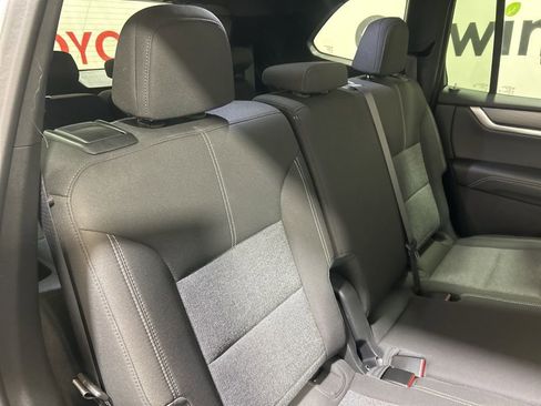 Used 2025 GMC Acadia Elevation image 18